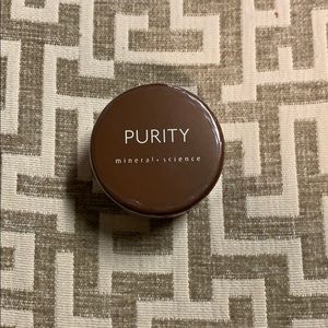 Mineral foundation